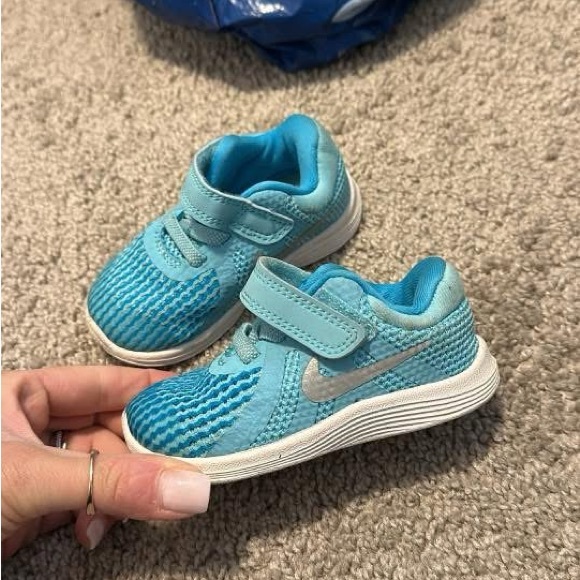 Nike Kids Teal and White Sneakers - Picture 1 of 1